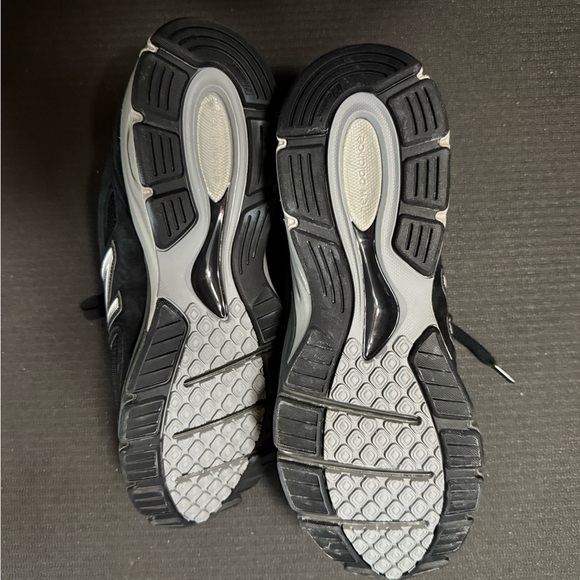 New Balance 990v4 - Picture 2 of 3